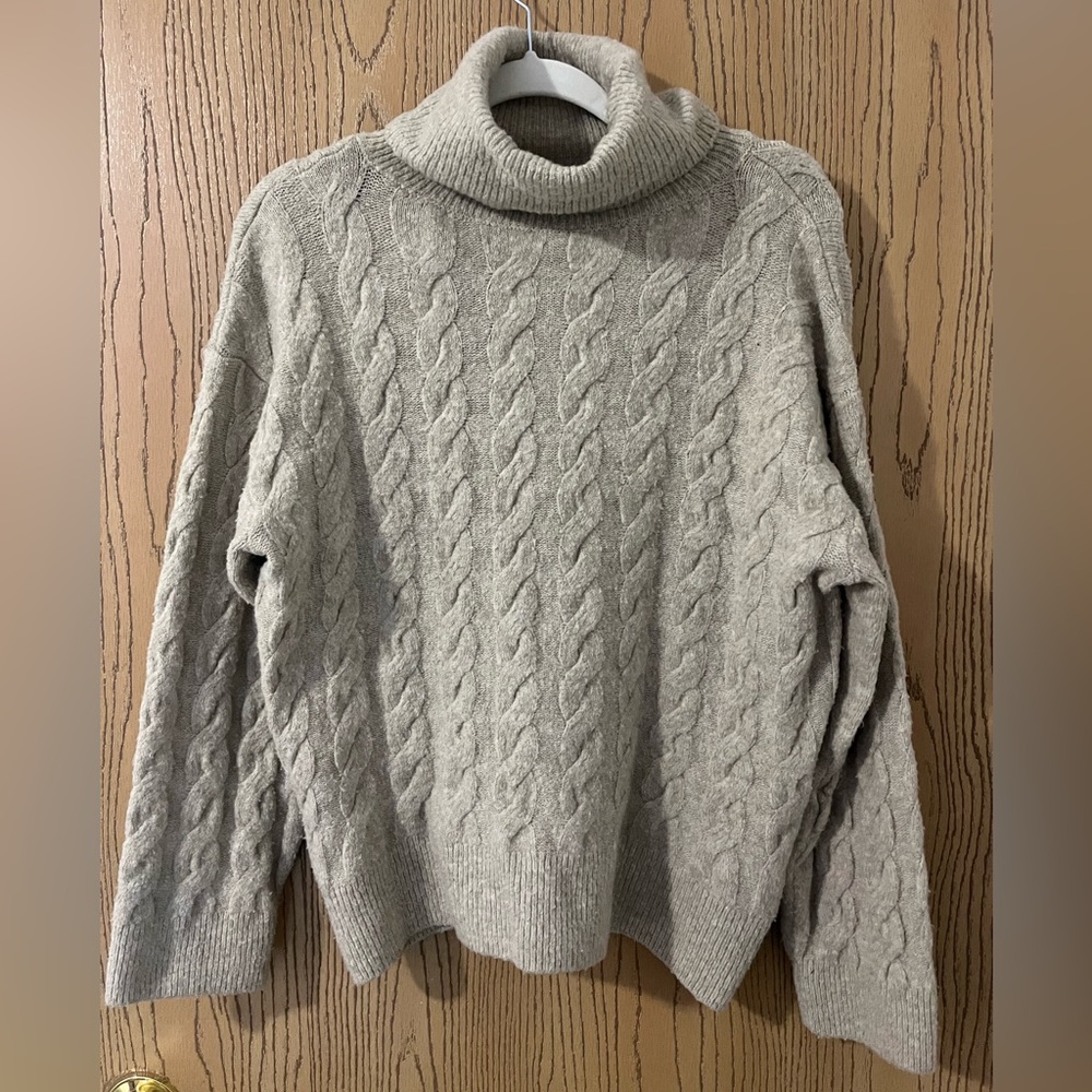 H&M turtleneck cable knit cream sweater women’s size XS